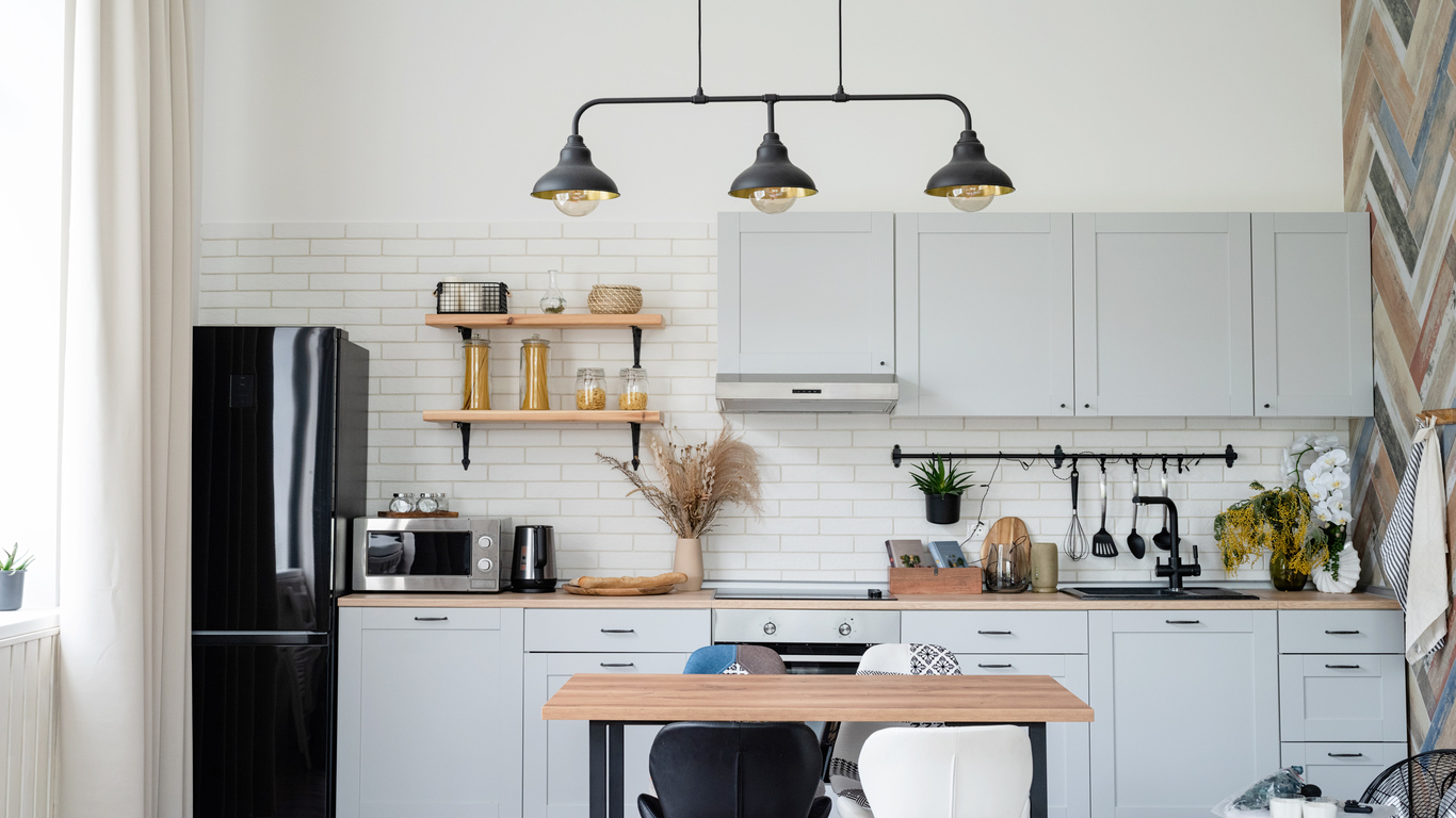Shaker Cabinets with Boho Style 