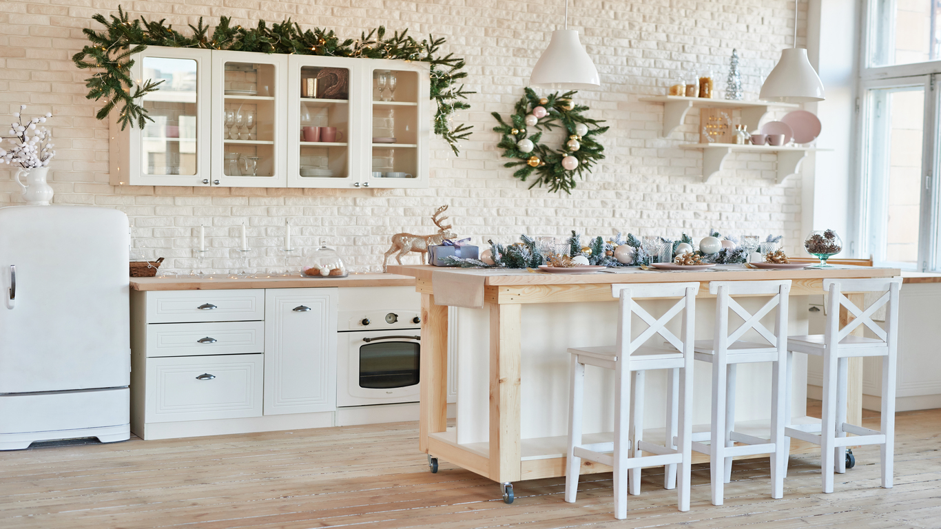 Glass-Front Kitchen Cabinets: Classy Yet Functional