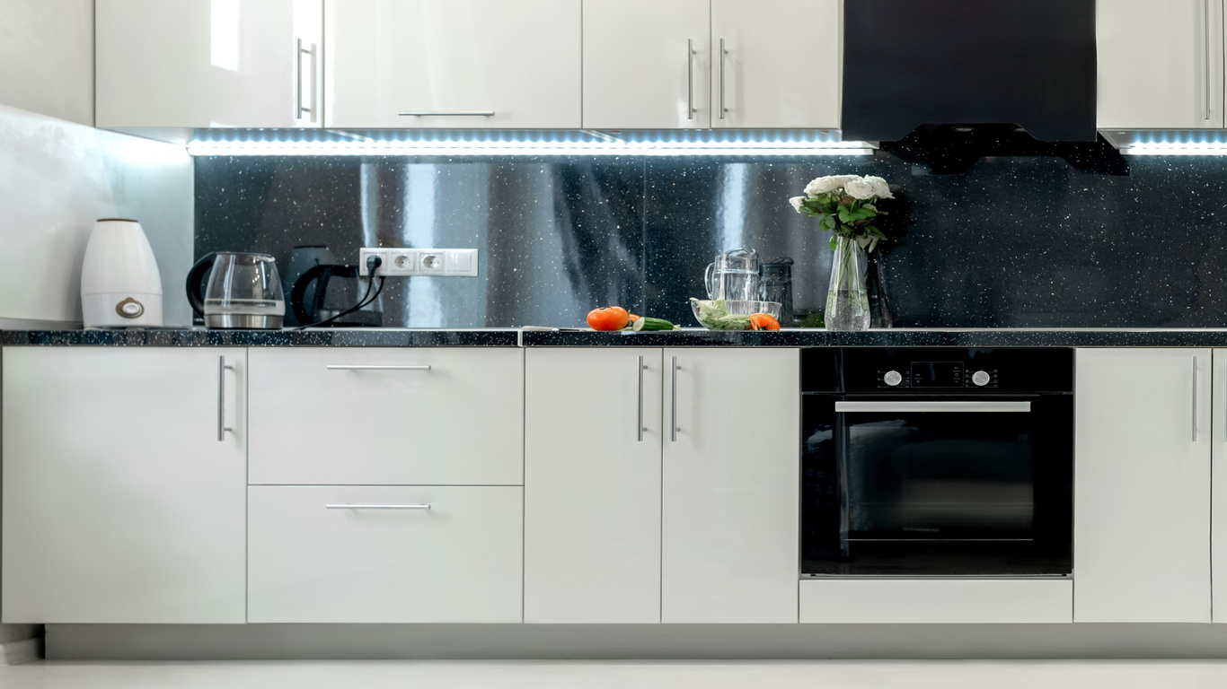 Sleek and Functional Modern Kitchen Cabinets