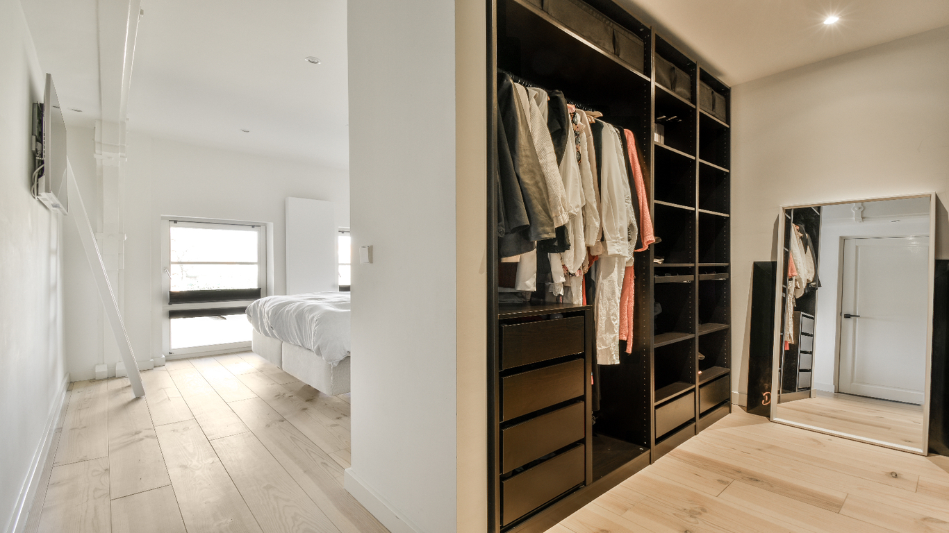 Why Invest in a Custom Master Bedroom Closet?