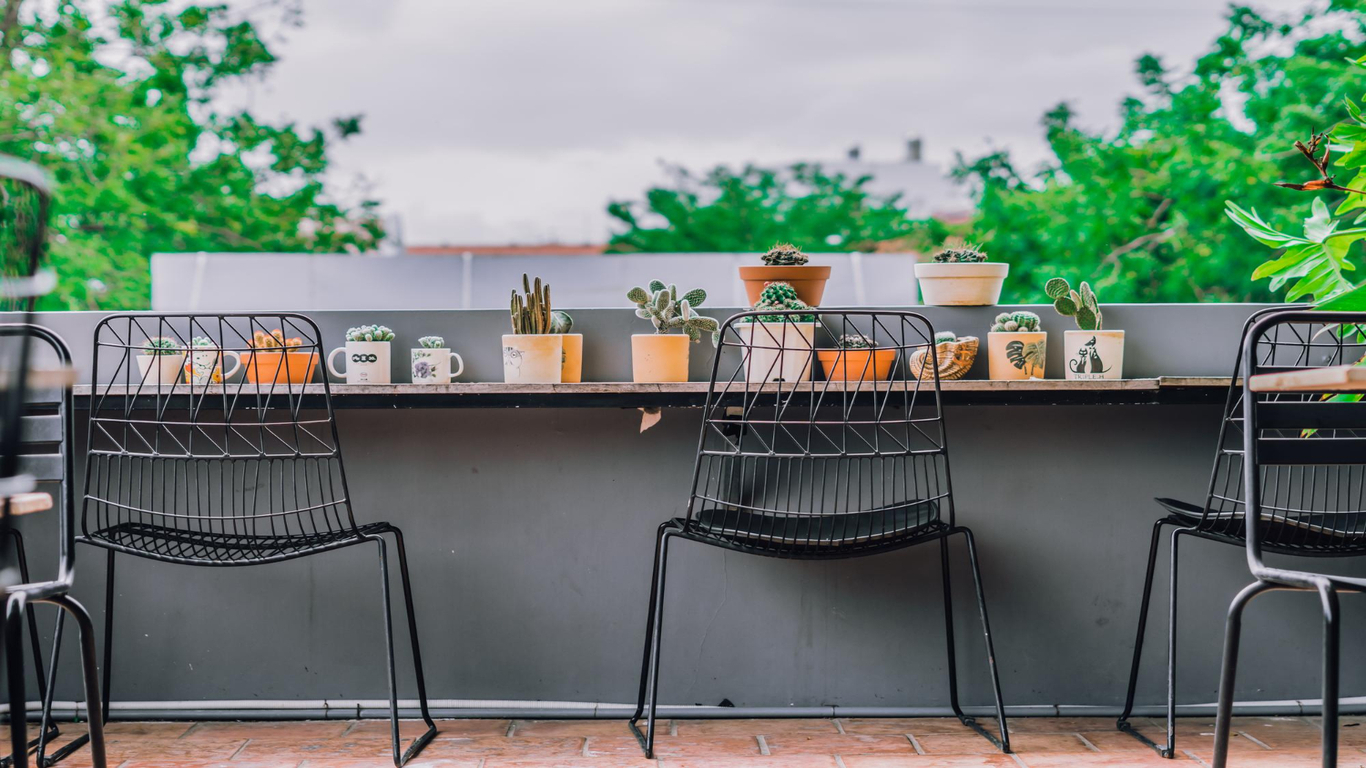 Modern Outdoor Bar Ideas