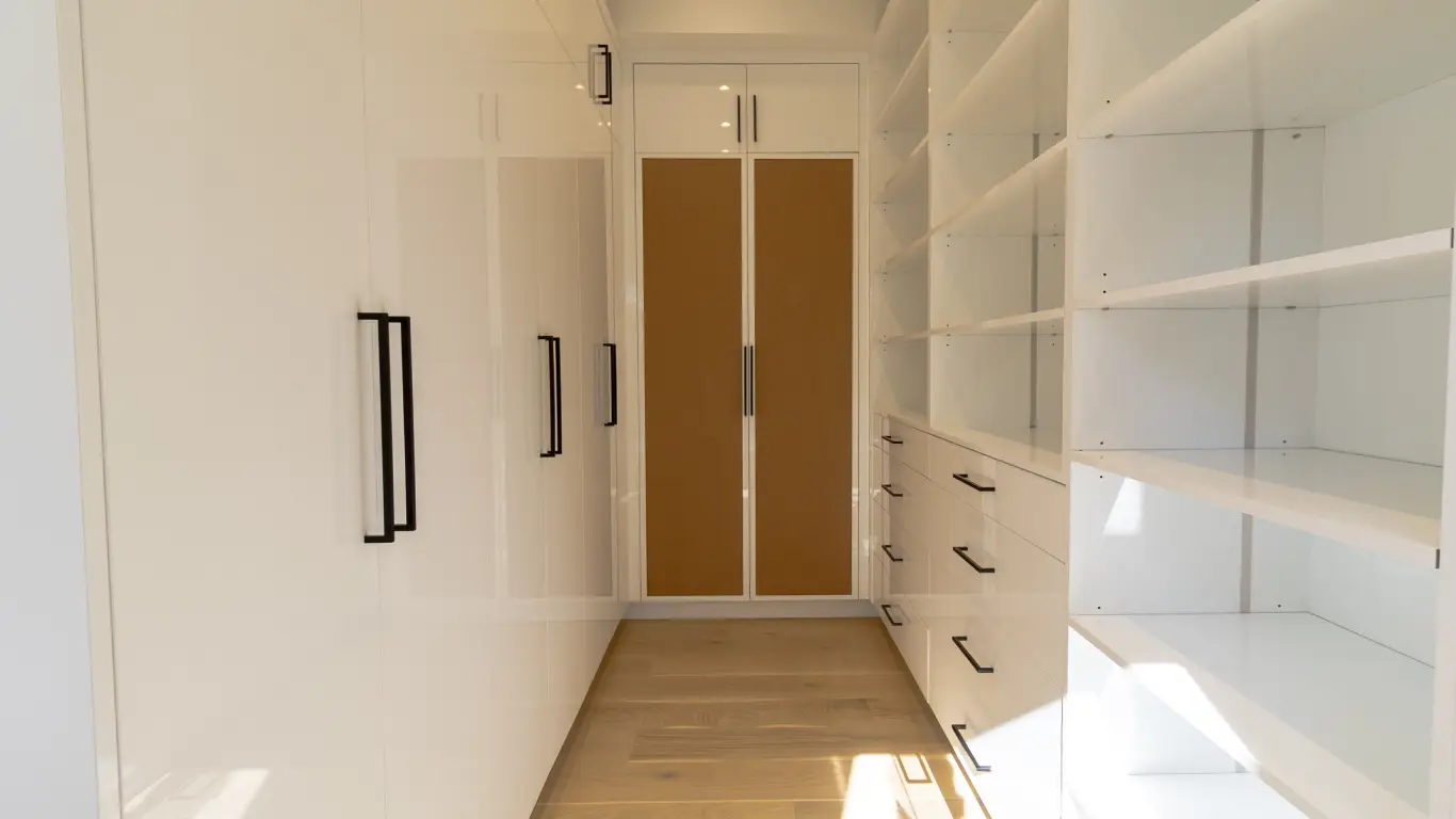 closet shelf organizer